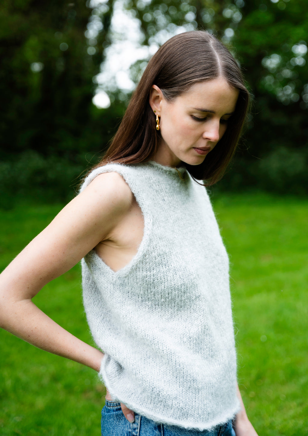 OYSTER • SLEEVELESS • KNIT TOP