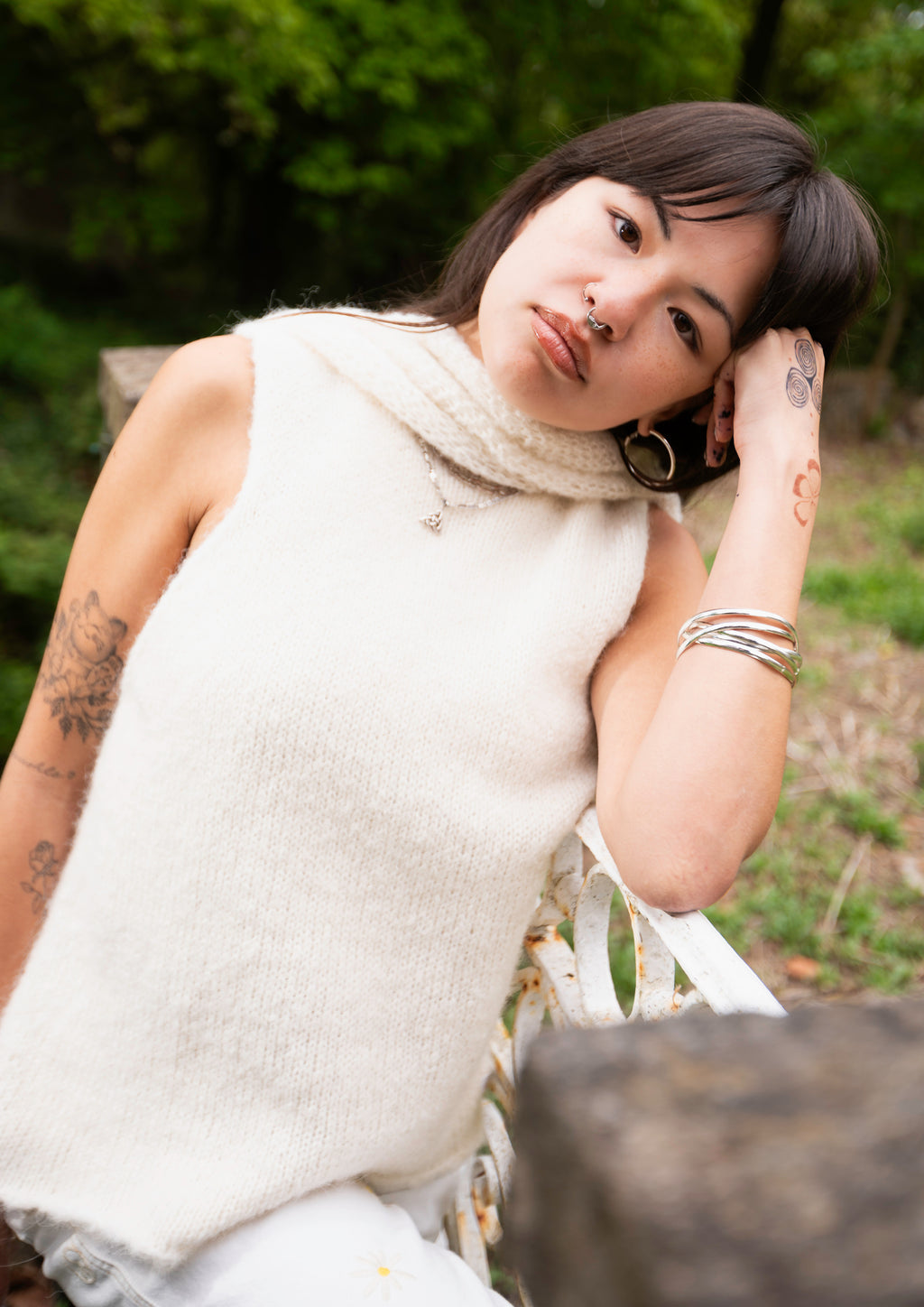 SNOW • SLEEVELESS • KNIT TOP