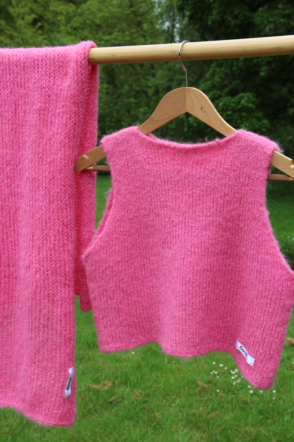 FLAMINGO • SLEEVELESS • KNIT TOP