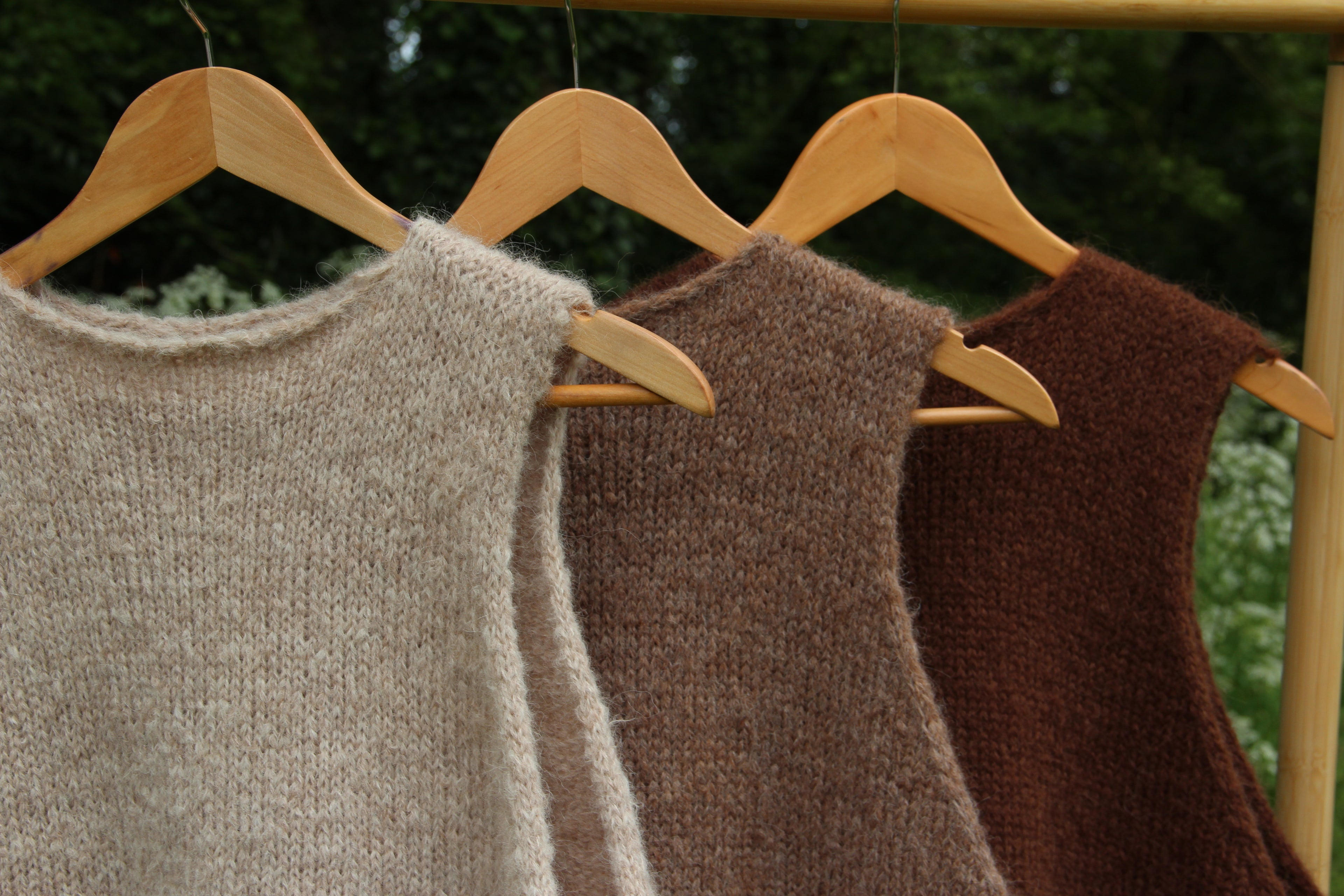 BARLEY • SLEEVELESS • KNIT TOP