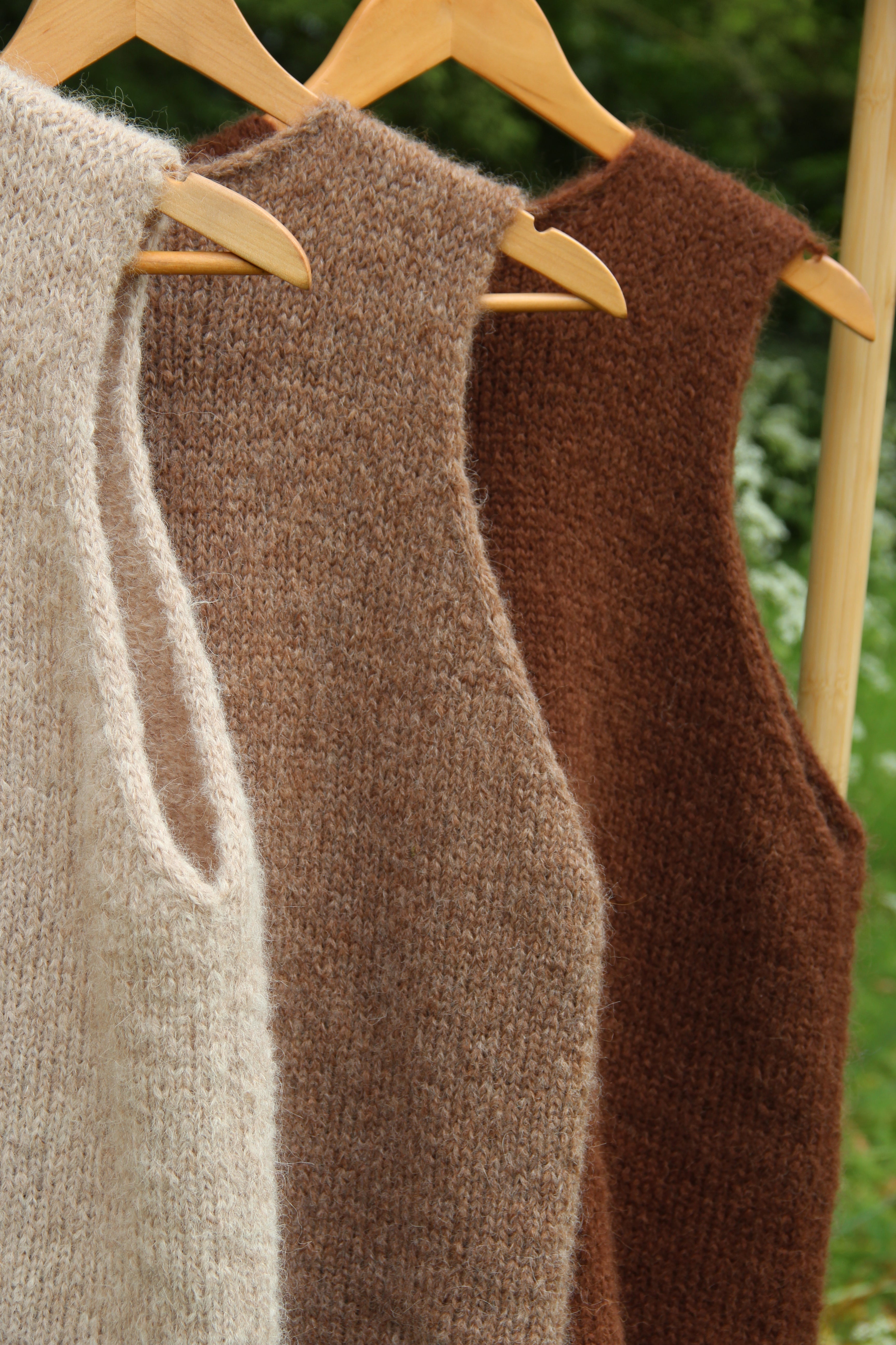BARLEY • SLEEVELESS • KNIT TOP
