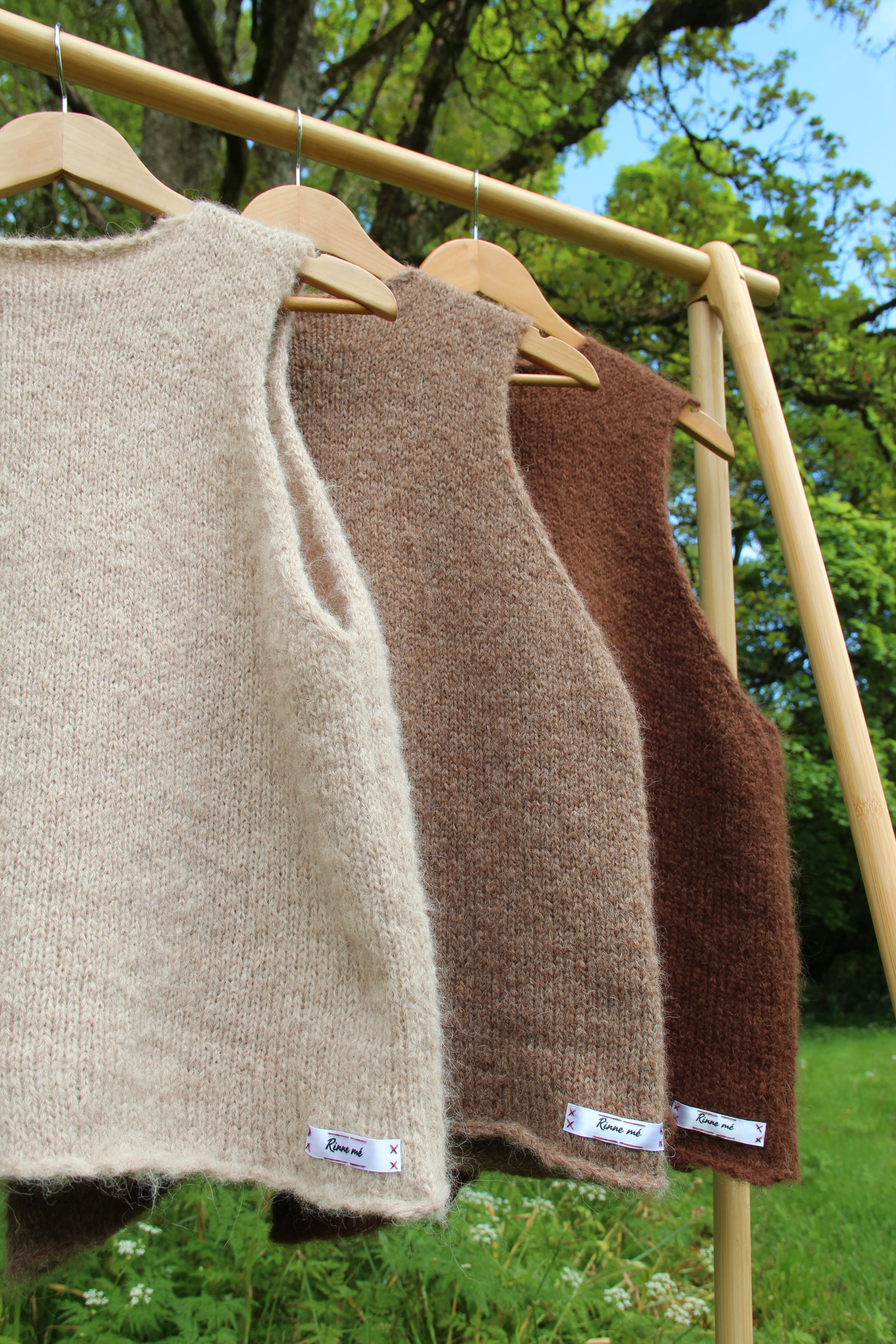 BARLEY • SLEEVELESS • KNIT TOP