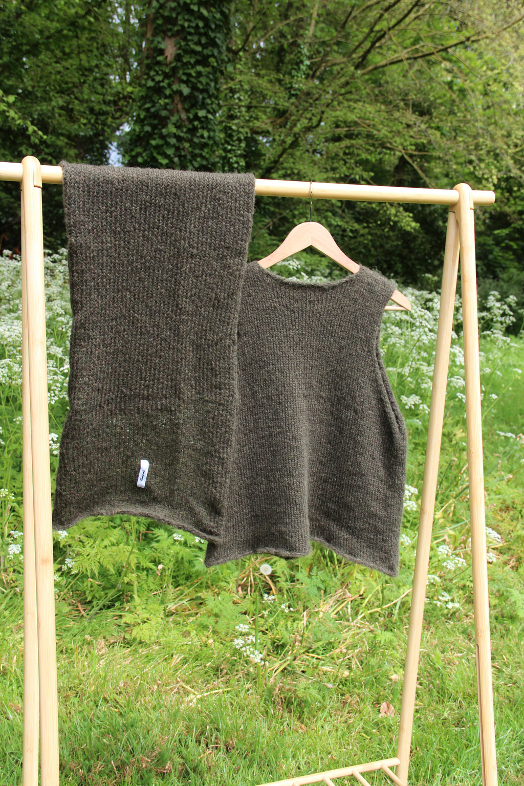 OLIVE • SLEEVELESS • KNIT TOP
