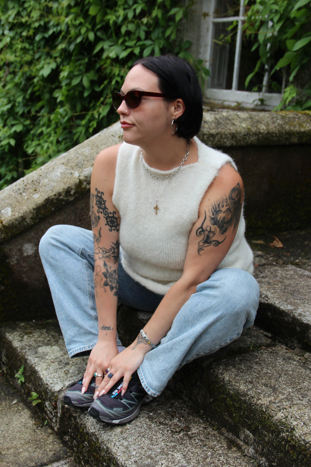SNOW • SLEEVELESS • KNIT TOP