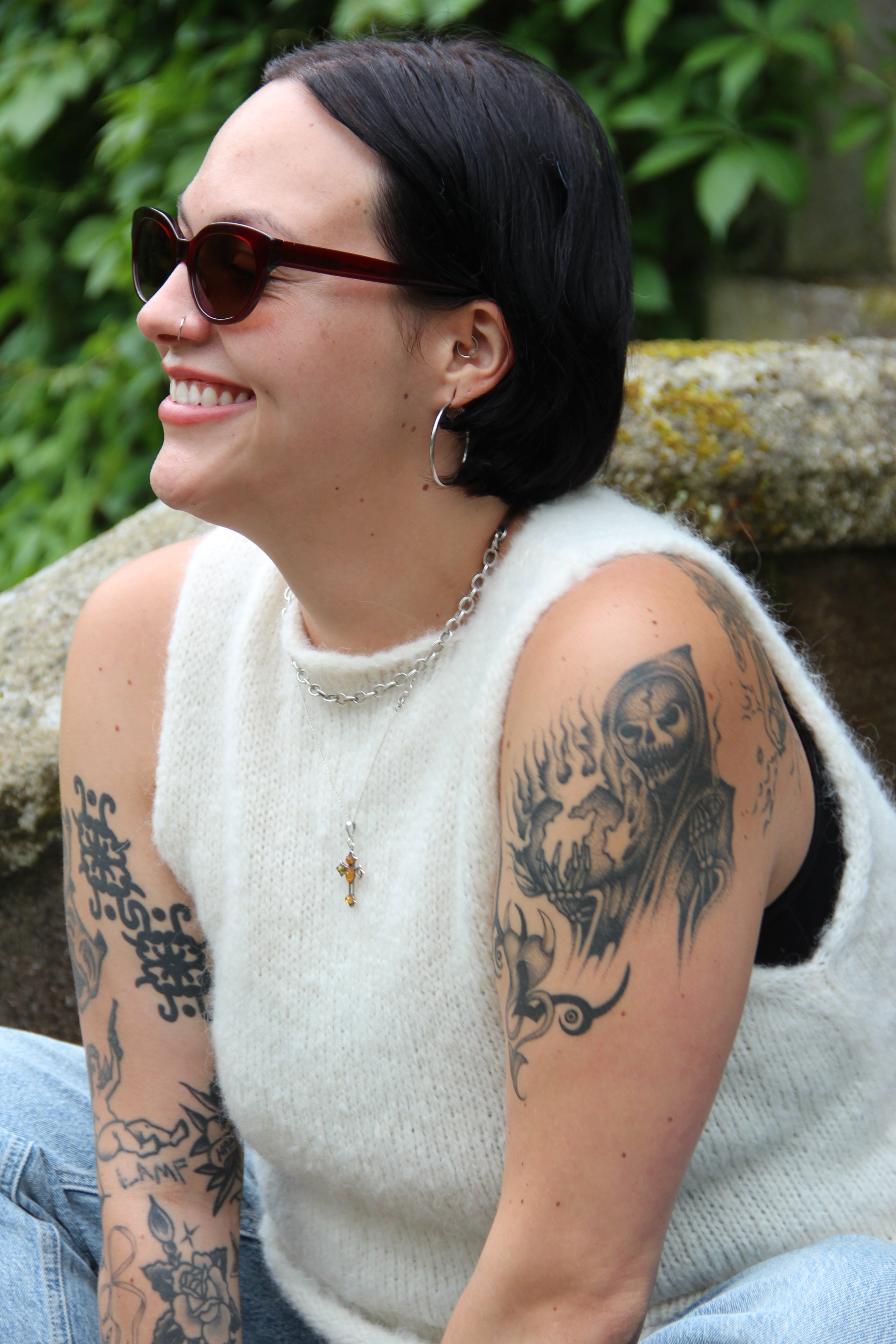 SNOW • SLEEVELESS • KNIT TOP