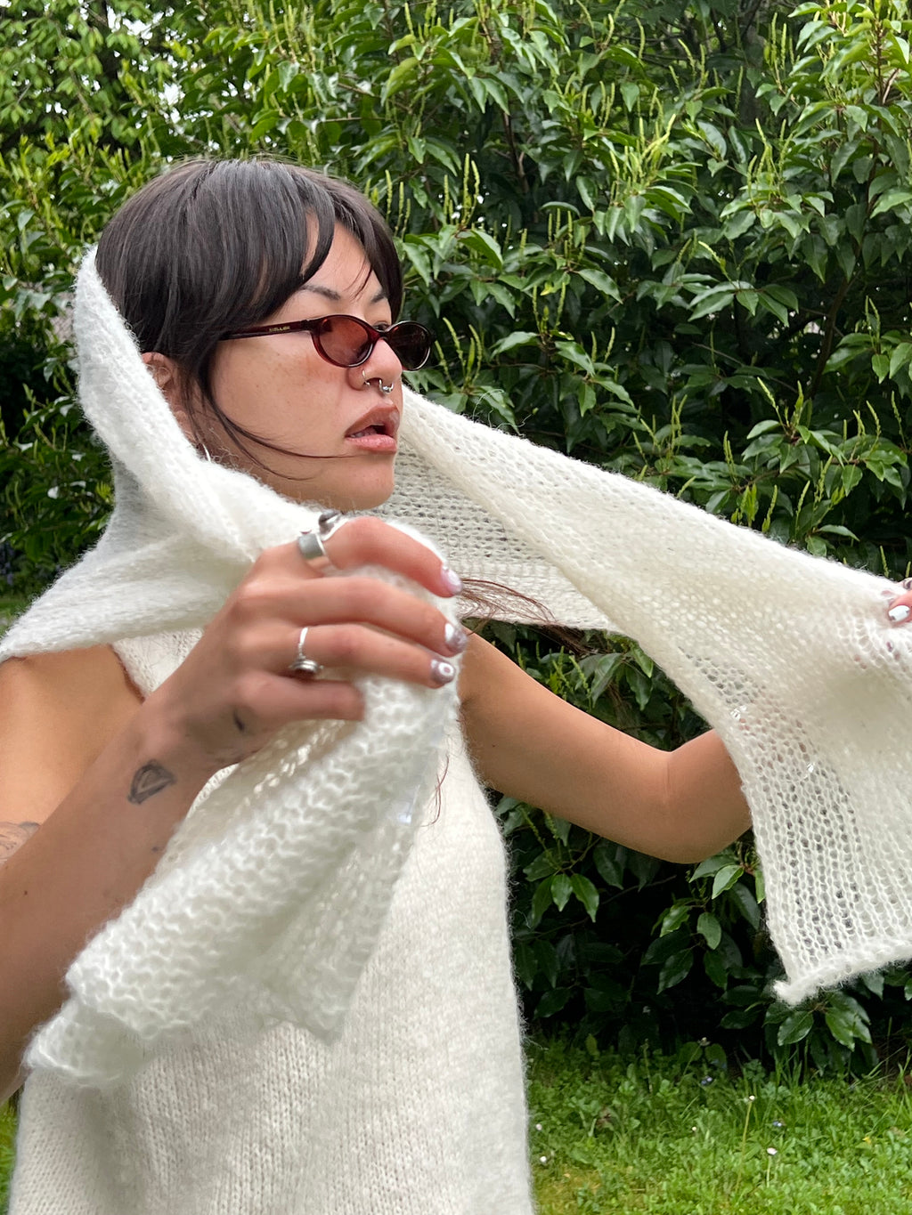 SNOW • SLEEVELESS • KNIT TOP