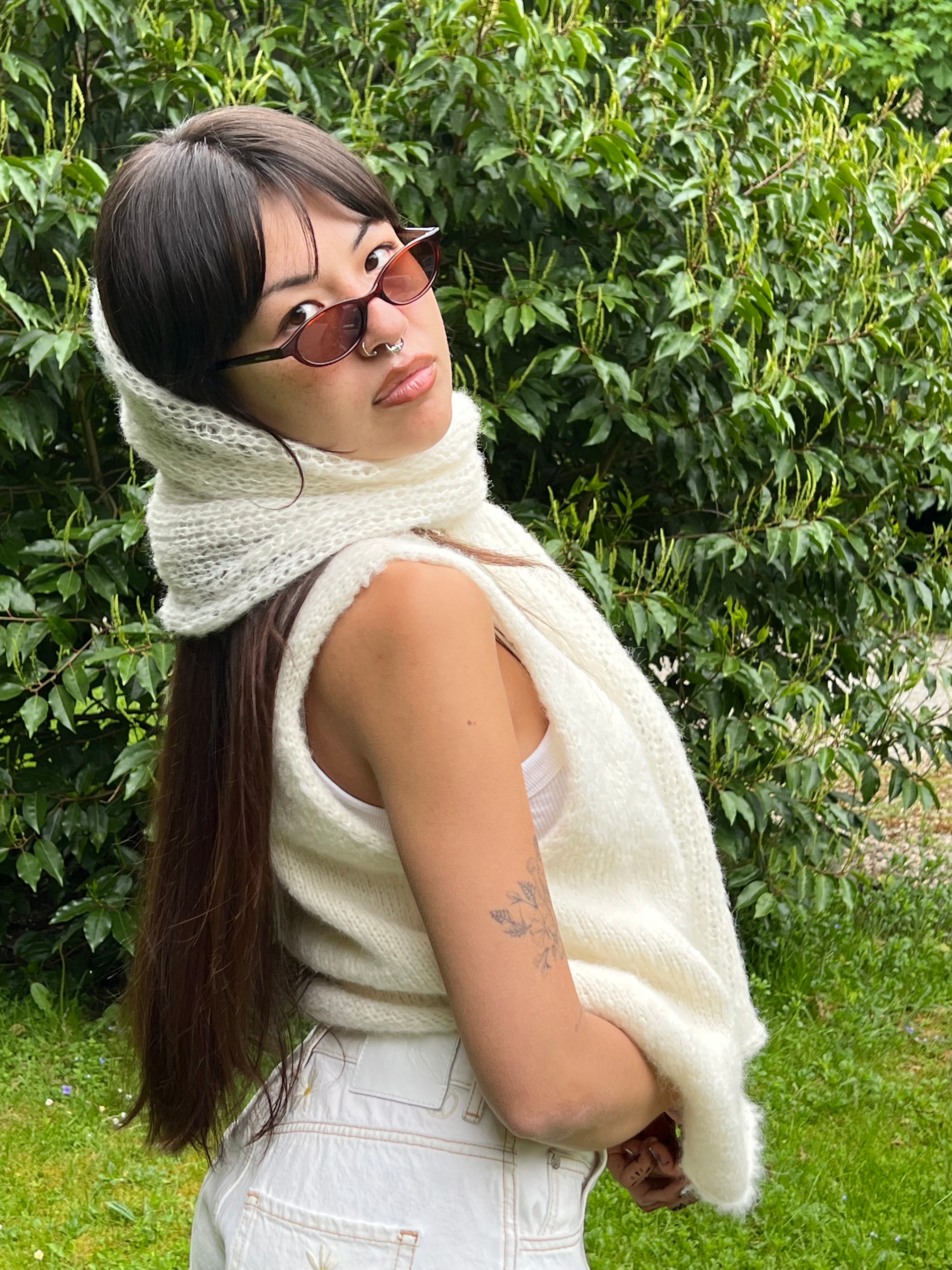 SNOW • SLEEVELESS • KNIT TOP