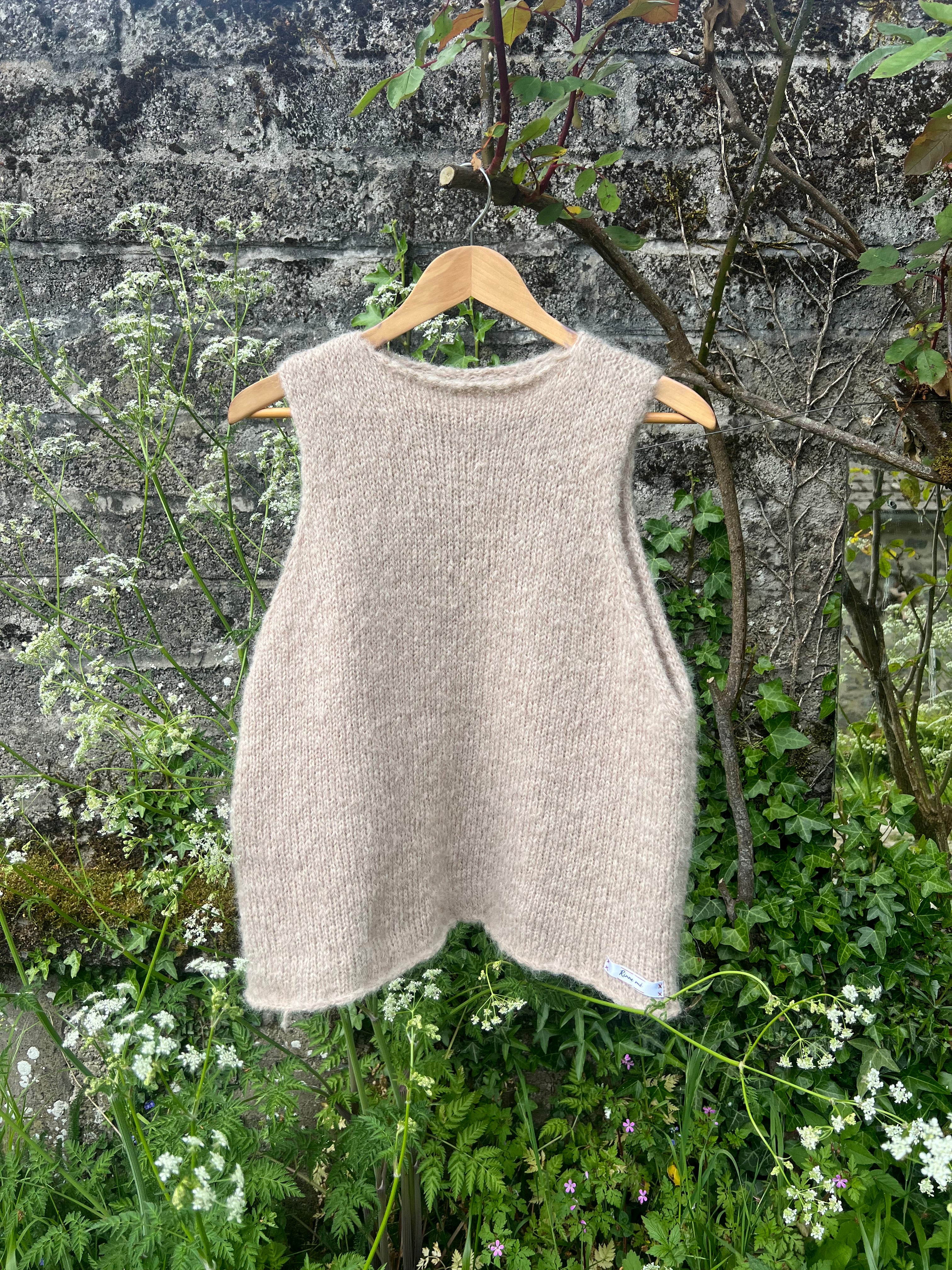 BARLEY • SLEEVELESS • KNIT TOP