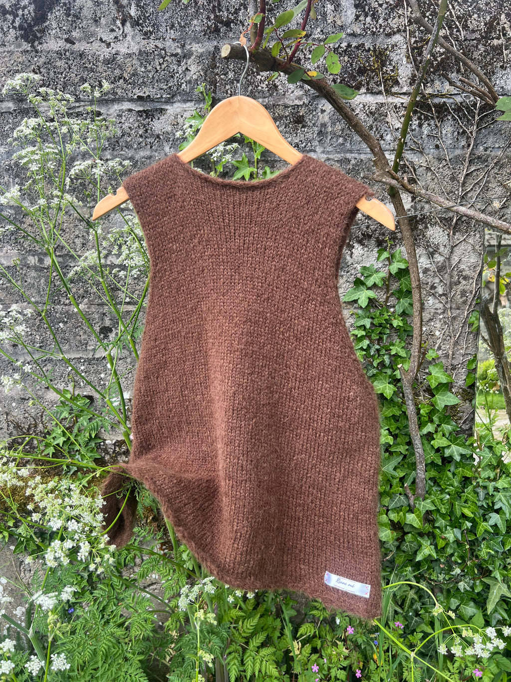 CHOCOLATE • SLEEVELESS • KNIT TOP