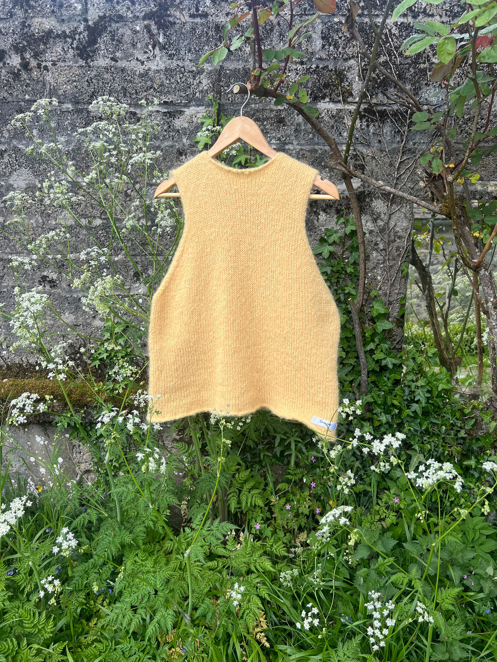 HONEY • SLEEVELESS • KNIT TOP
