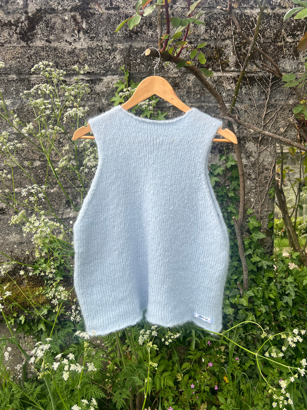 UISCE • SLEEVELESS • KNIT TOP