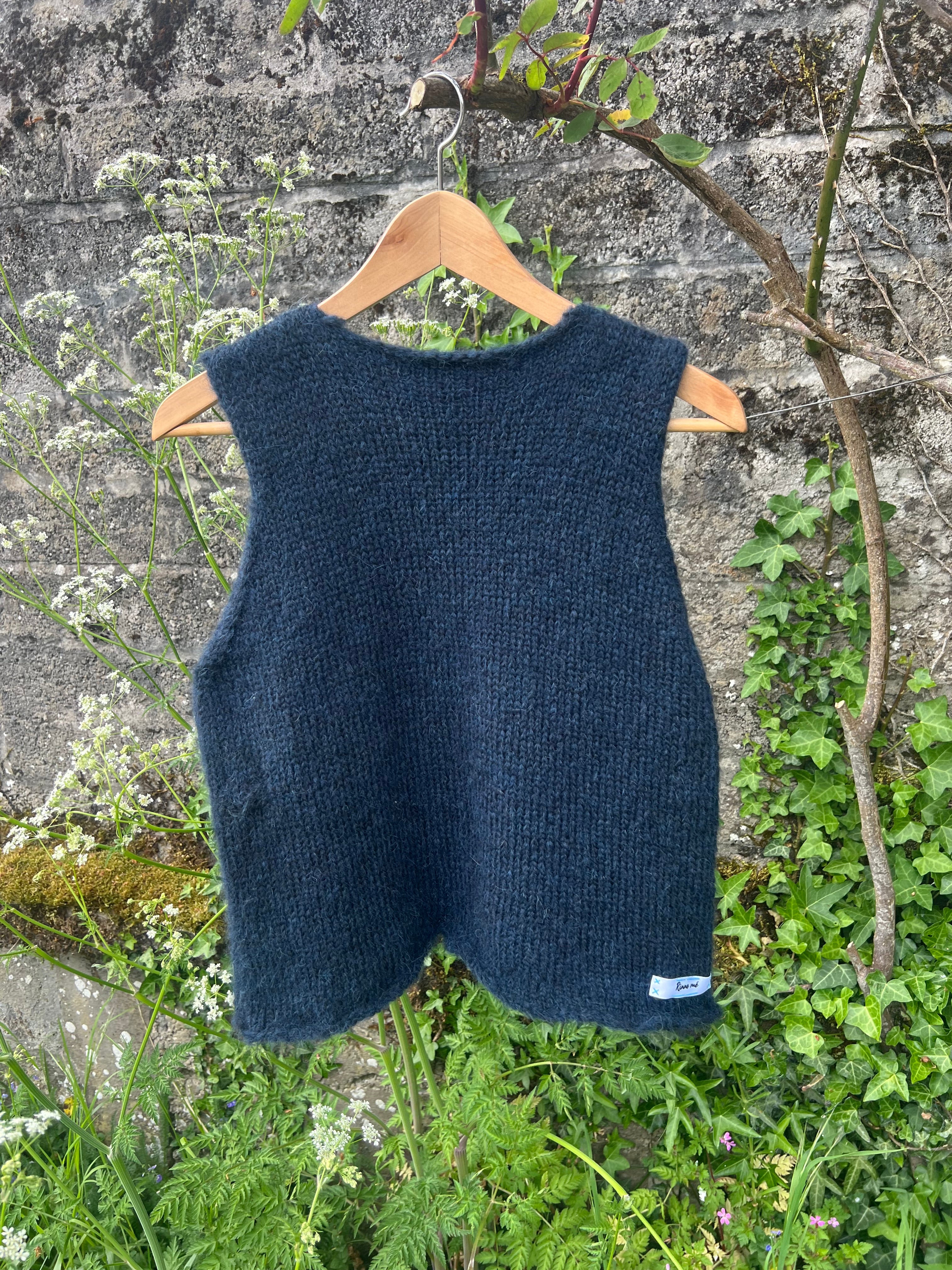 OÍCHE • SLEEVELESS • KNIT TOP